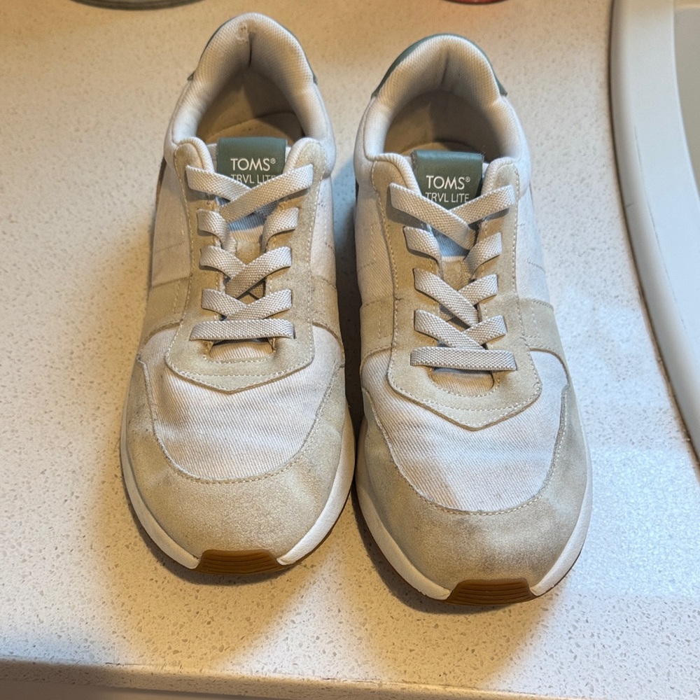 TOMS Women’s Beige and Light Tan Lace-Up Sneakers